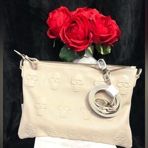 IOPELLE💀NWT💀 Made In Italy, Genuine Leather Multi Skull “Moose Latte”Crossbody